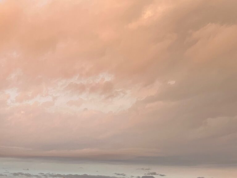 曇った空