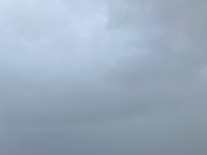 秋雨の空